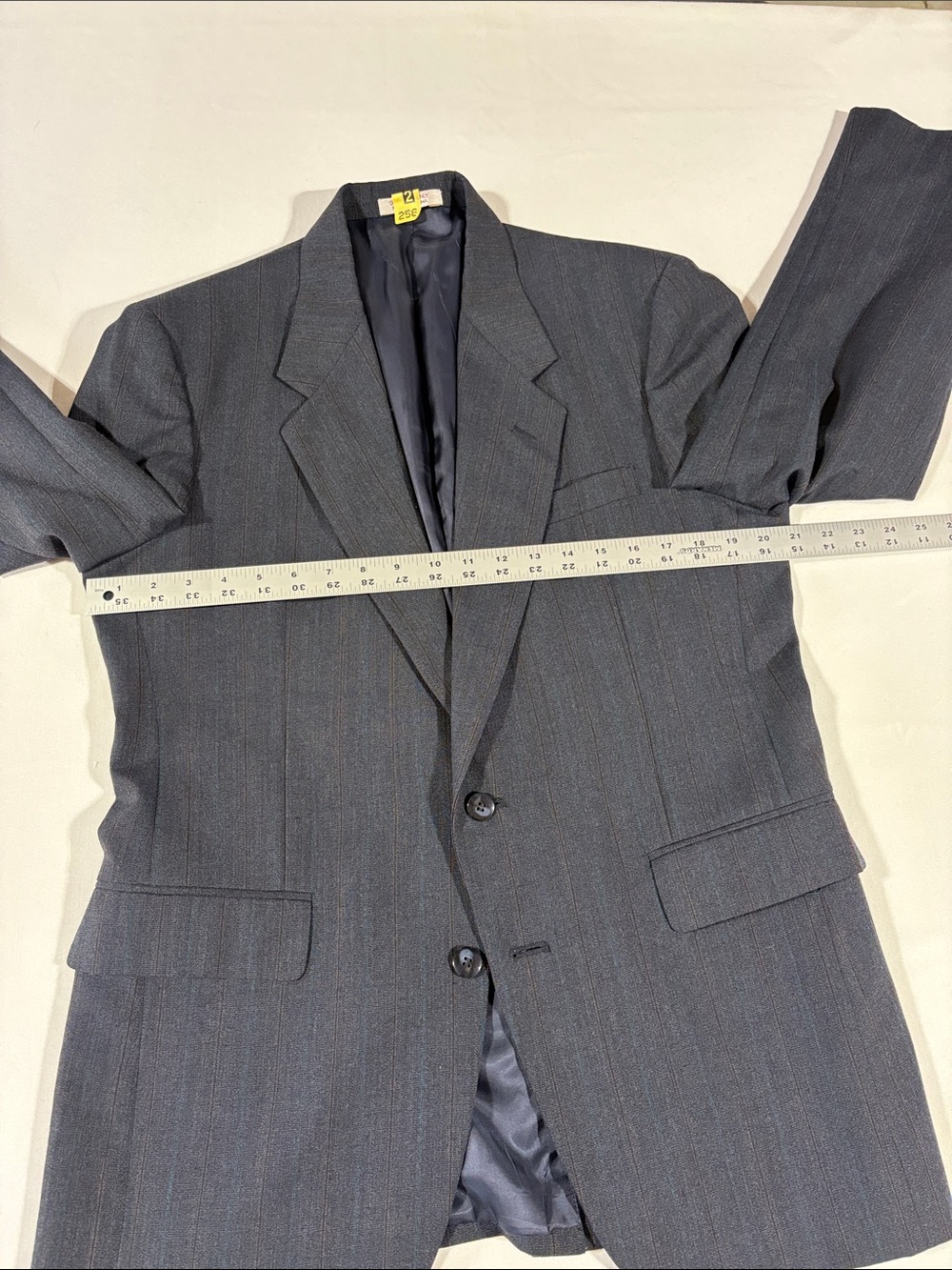 Classic Men's Dark Gray Two-Piece striped Suit - Style 40R x 34” pants - Picture 14 of 15